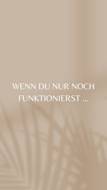 Du tust. Du machst. Du funktionierst.
Genau das Thema begegnet mir immer wieder in der Praxis. Und seien wir mal ehrlich - bei den ganzen Anforderungen nicht ungewöhnlich, oder? 🥲
Nach außen läuft alles.
Du kümmerst dich. Du organisierst. Du bist für alle da.
Doch innerlich fühlst du dich leer. Vielleicht nicht ganz bei dir.
Permanentes Funktionieren hält das Nervensystem in Alarmbereitschaft und lässt kaum Raum dafür, wirklich zu fühlen.
Nämlich das was der Stress auch die ganze Zeit überdeckt.
Denn sobald es still wird, tauchen oft genau die Gefühle auf, für die im Alltag nie Platz war.
Und genau dort beginnt Veränderung:
Nicht indem du noch mehr leistest.
Sondern wieder mit dir in Kontakt kommst – indem sich Ruhe auch wieder sicher anfühlt. Schritt für Schritt. In deinem Tempo.
#stressrelief #coaching #hustle #nervoussystemregulation