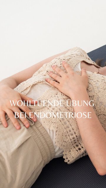 Schmetterlingsübung (Baddha Konasana) 🦋 war eine der Übungen die mir in den letzten 1,5 Jahren unheimlich geholfen hat. Ich habe sie bereits im Yoga kennengelernt und spüre die wohltuende Wirkung immer wieder. Probiere es doch gerne mal aus: 

Setze dich mich geradem Rücken auf den Boden oder lege dich bei Bedarf hin. Bringe die Fußsohlen zueinander und ziehe die Fersen nah an den Körper heran. Greife mit den Händen nach deinen Füßen und schaffe sanfte Dehnung. Lasse die Knie nach außen auf den Boden sinken. Lasse sie entweder ruhig liegen oder wippe sanft mit wie ein Schmetterling. 

Sanft, wohltuend & beckenöffnend. 

Was sind deine liebsten Endo-Übungen? 

#endometriose #beckenboden #adenomyosis #yoga #relief