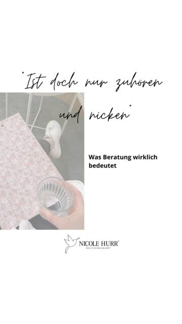 🗣️: „Psychologische Beratung ist doch nur zuhören und nicken. Das kann doch jeder.“ 

Während einer Beratung laufen parallel mehrere Prozesse ab. Die geschilderten Informationen des Klienten werden nicht nur gehört, sondern gleichzeitig aufgenommen, gefiltert und innerlich strukturiert. Dabei entstehen fortlaufend Hypothesen über Zusammenhänge, Muster und mögliche Hintergründe des Anliegens. = Also ein kontinuierlicher Prozess aus Wahrnehmen, Einordnen, Vergleichen & Steuern. 🤝

#psychology #counseling #stigma #psychologischeberatung