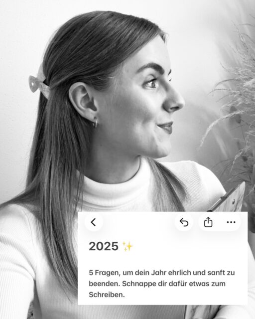2025 | 5 Fragen, um dein Jahr ehrlich und sanft zu beenden. Schnappe dir dafür etwas zum Schreiben ✍🏻 

Wie war dein Jahr in einem Wort? 👇🏼 Meins war definitiv: wild 🤪 

#recap #journaling #writing #reflexion #endofyear