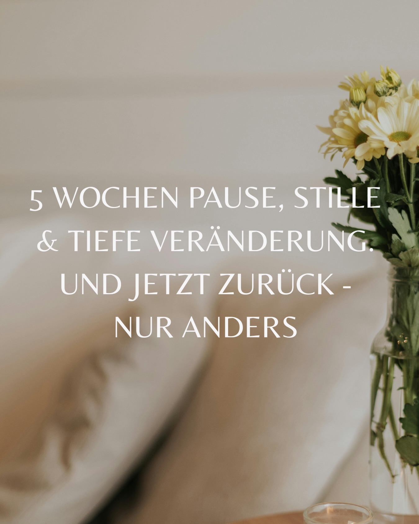 Hier war es eine ganze Weile still. Fünf Wochen Pause, Stille und Veränderung. Und seit letzter Woche bin ich wieder zurück in der Praxis. ☀️

Ein bisschen mehr Realität dazu, warum ich mich so plötzlich rausgenommen habe – aus allem.

Aufklärung und Sensibilisierung sind seit Beginn meiner eigenen damaligen Krankheitsgeschichte ein fester Bestandteil meines Weges. Ich bin schon immer offen damit umgegangen, dass ich seit vielen Jahren mit einer Autoimmunerkrankung – Hashimoto Thyreoiditis – lebe und früher selbst eine PTBS sowie Angststörung hatte.
Damit hat meine Reise begonnen und ist auch einer der Gründe, warum ich heute selbst im psychologischen Bereich arbeite. 

Deshalb habe ich mich auch hier ganz bewusst entschieden, das zu teilen. Denn ja – all das gehört zu mir. Auch als Beraterin.

Seit letztem Jahr haben mich chronische Schmerzen begleitet, die mir viel abverlangt haben und zu Beginn dieses Jahres kam zusätzlich ein Schub meiner Autoimmunerkrankung dazu (kenne ich nur noch selten). Die Mischung: zu viel. Stress und Alarm im Körper. 

Und so spürte ich das Signal: 
 Ich brauche eine Pause. Sofort. Und ohne Kompromisse. 
Ich erzähle davon, weil es wichtig ist. 
 Weil es wichtig ist, hinzuhören, ehrlich mit sich selbst zu sein und Verantwortung zu übernehmen – auch wenn es bedeutet unbequeme Entscheidungen zu treffen. 

Mich so zurückzuziehen, war alles andere als leicht – und gleichzeitig das Beste, was ich tun konnte, sowohl körperlich als auch mental. Wenn ich auf diese Zeit zurückblicke, spüre ich, wie intensiv und hart sie war – und doch liegt auch viel Dankbarkeit darin. Denn sie hat vieles verändert und einiges klarer werden lassen.

Meine Mission war es schon immer, Mut zu machen. Und zu zeigen, dass beides gleichzeitig möglich ist und existieren darf. 

Etwas ist immer möglich – das war schon immer mein Leitsatz in der Praxis.

Was ich damit sagen möchte: Wenn du gerade struggelst – was auch immer es ist – dieser Zustand muss nicht für immer bleiben. 

Es freut mich von Herzen zurück zu sein! 🤍 

#psychology #strength #mentalhealthawareness #chronic #anxiety