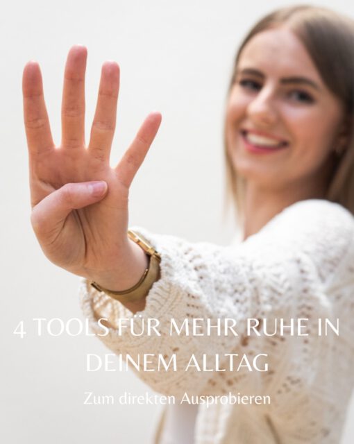 Ruhe ist kein Endzustand – sondern vielmehr ein fortlaufender Regulationsprozess. Etwas worauf du immer wieder zurückkommen kannst. In deinem Tempo. So wie du es brauchst. Die Tools können dich dabei unterstützen und um (wieder) ins Fühlen zu kommen. 

#tools #ruhe #nervoussystemregulation #grounding #breath