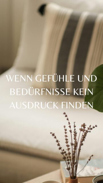 Wenn deine Gefühle über längere Zeit keinen Raum finden, deine Bedürfnisse zu kurz kommen oder deine Grenzen immer wieder übergangen werden, kann sich die damit verbundene Belastung auch körperlich bemerkbar machen. 

Wie genau? Anhaltender Stress kann beispielsweise Muskelanspannung begünstigen und Nacken- oder Rückenschmerzen verstärken. 

Oft lohnt es sich genauer hinzuschauen und die Zusammenhänge auch holistisch zu betrachten. 

#holistic #psychosomatic #stressrelief #gefühle #körperbewusstsein